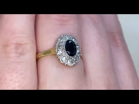 0.50ct Center Sapphire and Diamond Cluster 18k Yellow Gold Ring - Kirkwall Ring - Hand Video