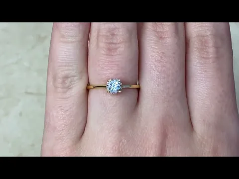 0.60 carat round cut aquamarine set in prongs - Riverhead Ring - Hand video
