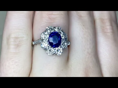 GIA-certified 1.56 carat oval cut natural sapphire ring - Kingston Ring - Hand video