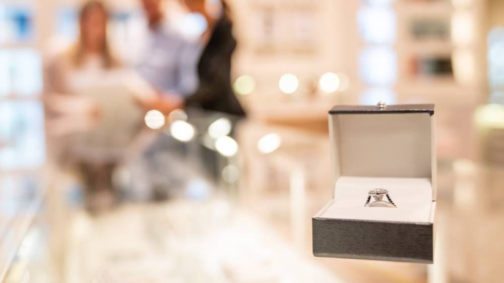 Shopping tips for buying engagement rings under $5,000