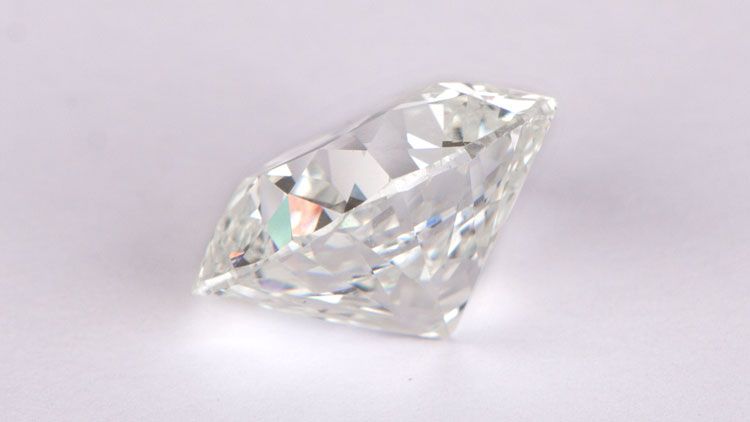 Side Angle Frosted Girdle of Diamond