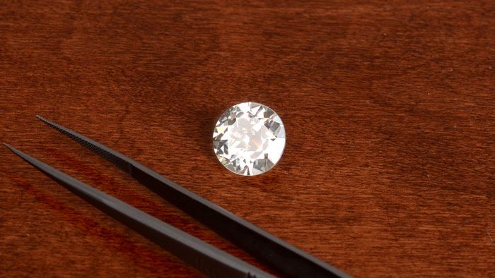 Loose Real Diamond with tongs