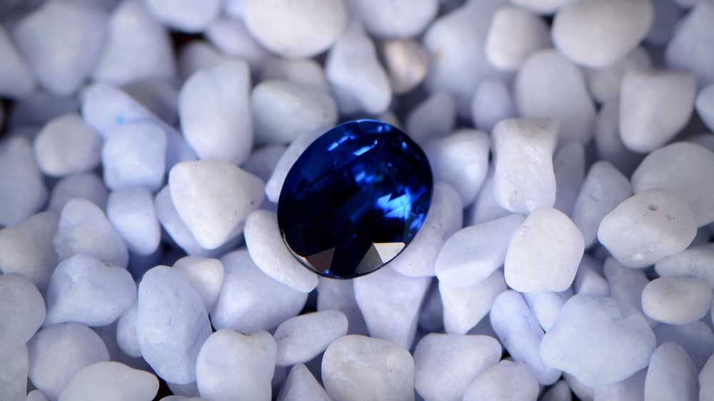 Loose Sapphire on Rocks
