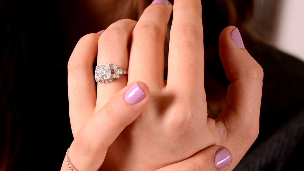 VS2 Clarity Diamond Engagement Ring on Finger 12655