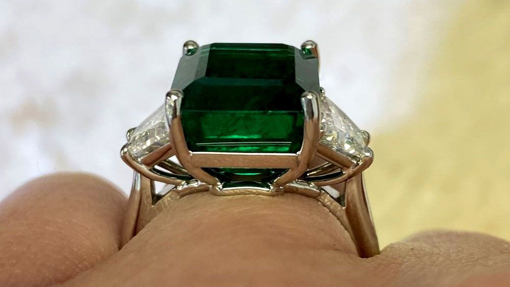 DYL10 F3 Zambian Emerald Ring on Finger