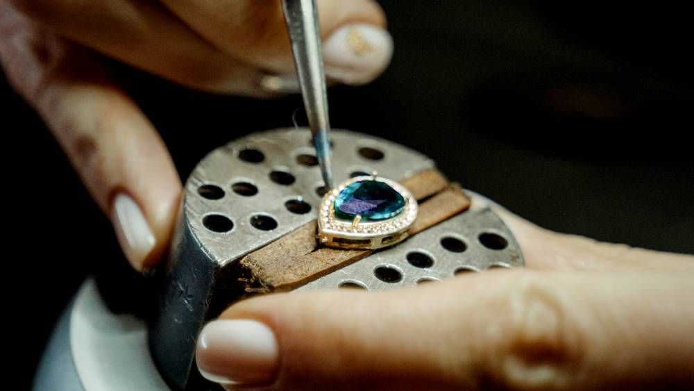 Jeweler Making Replica of Hope Diamond