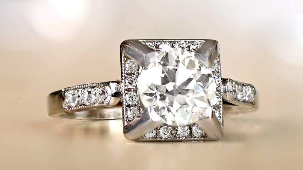 Square Body White Gold Ring With Highly Visible Diamond