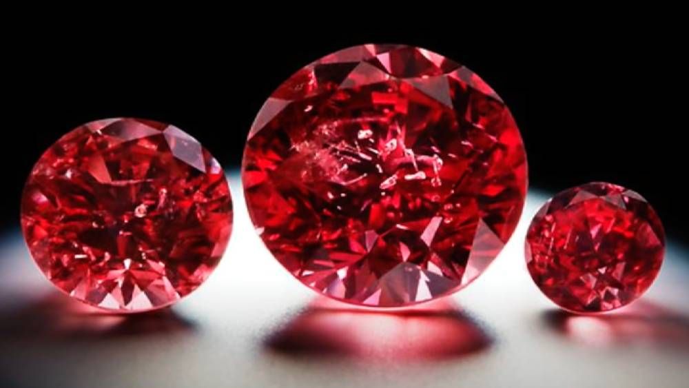 3 red diamonds