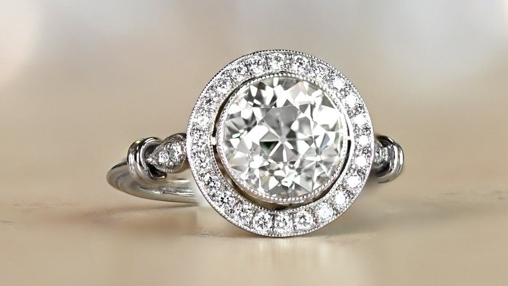 Heathrow Diamond Engagement Ring
With Circular Diamond Halo