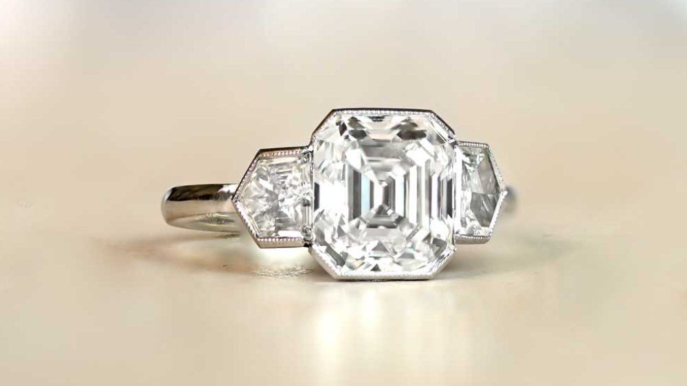 Minimal Diamond Ring With Bullet Side Diamonds