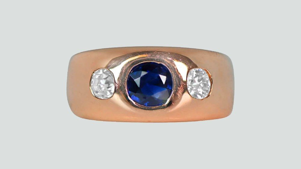 Arezza Ring Featuring A Sapphire And Two Diamonds