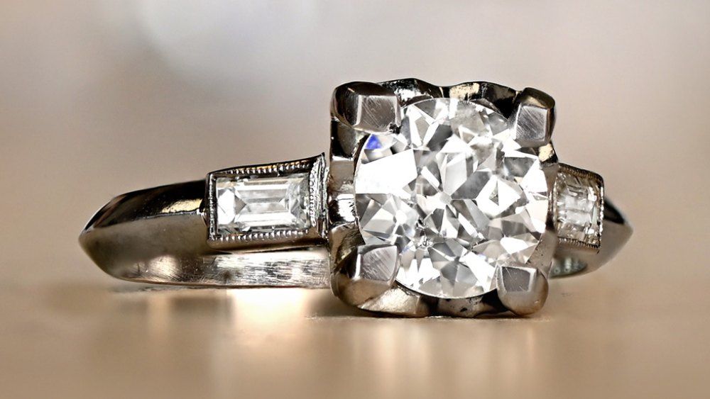 Diamond Ring With Edged Shank And Prongs