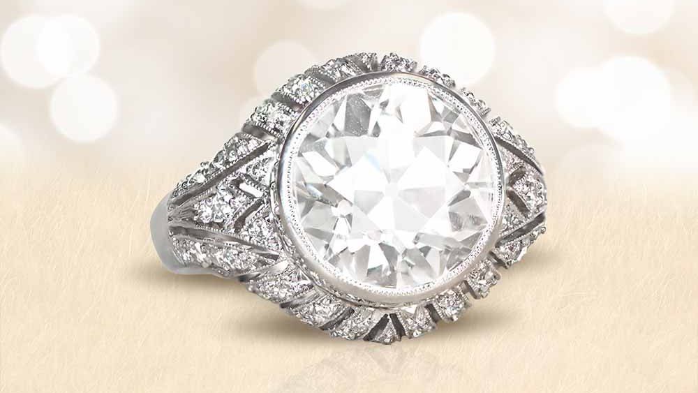 Rounded Engagement Ring With Large Diamond And Sparkling Embellishments